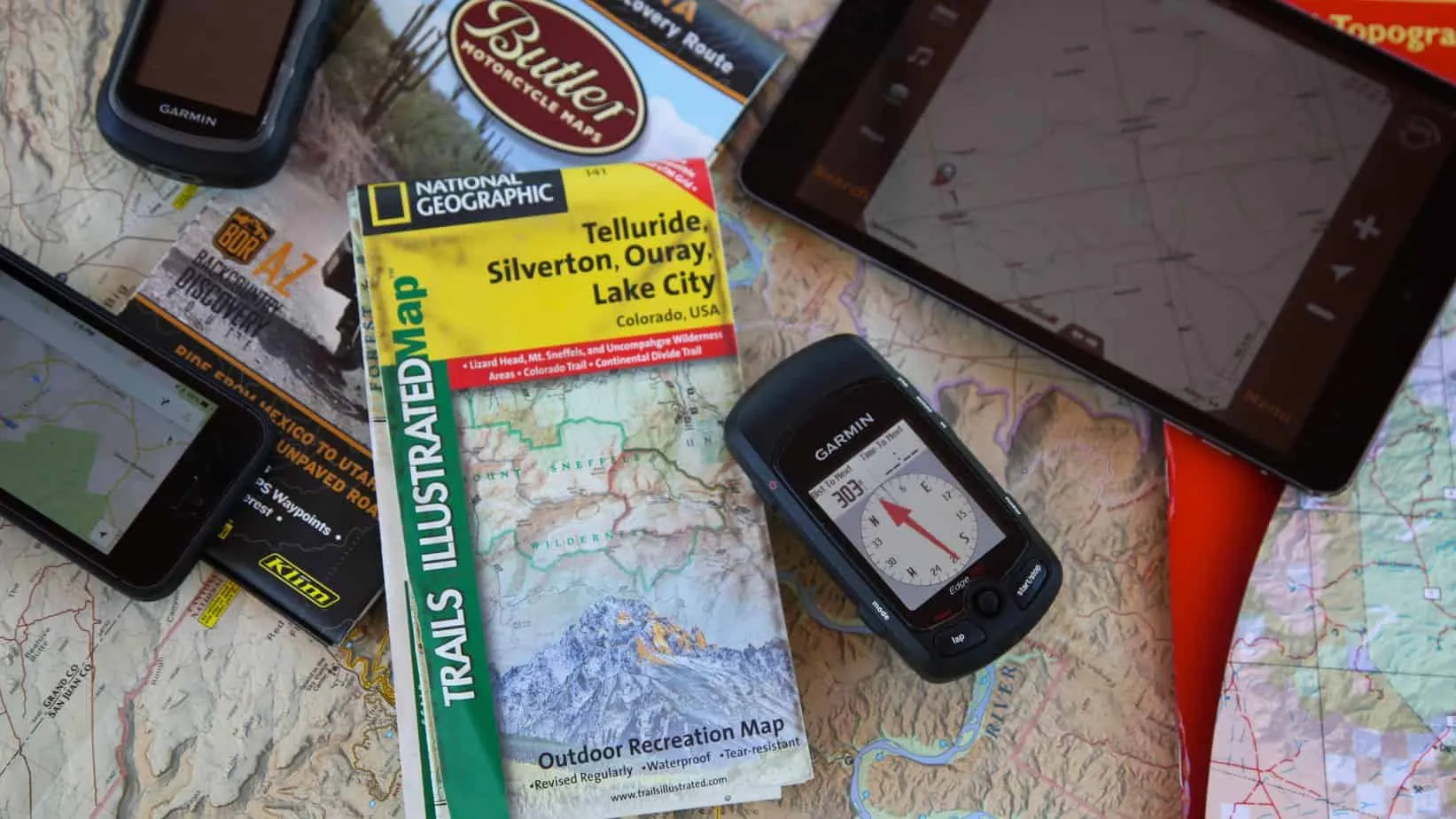 GPS device and paper map comparison for outdoor navigation