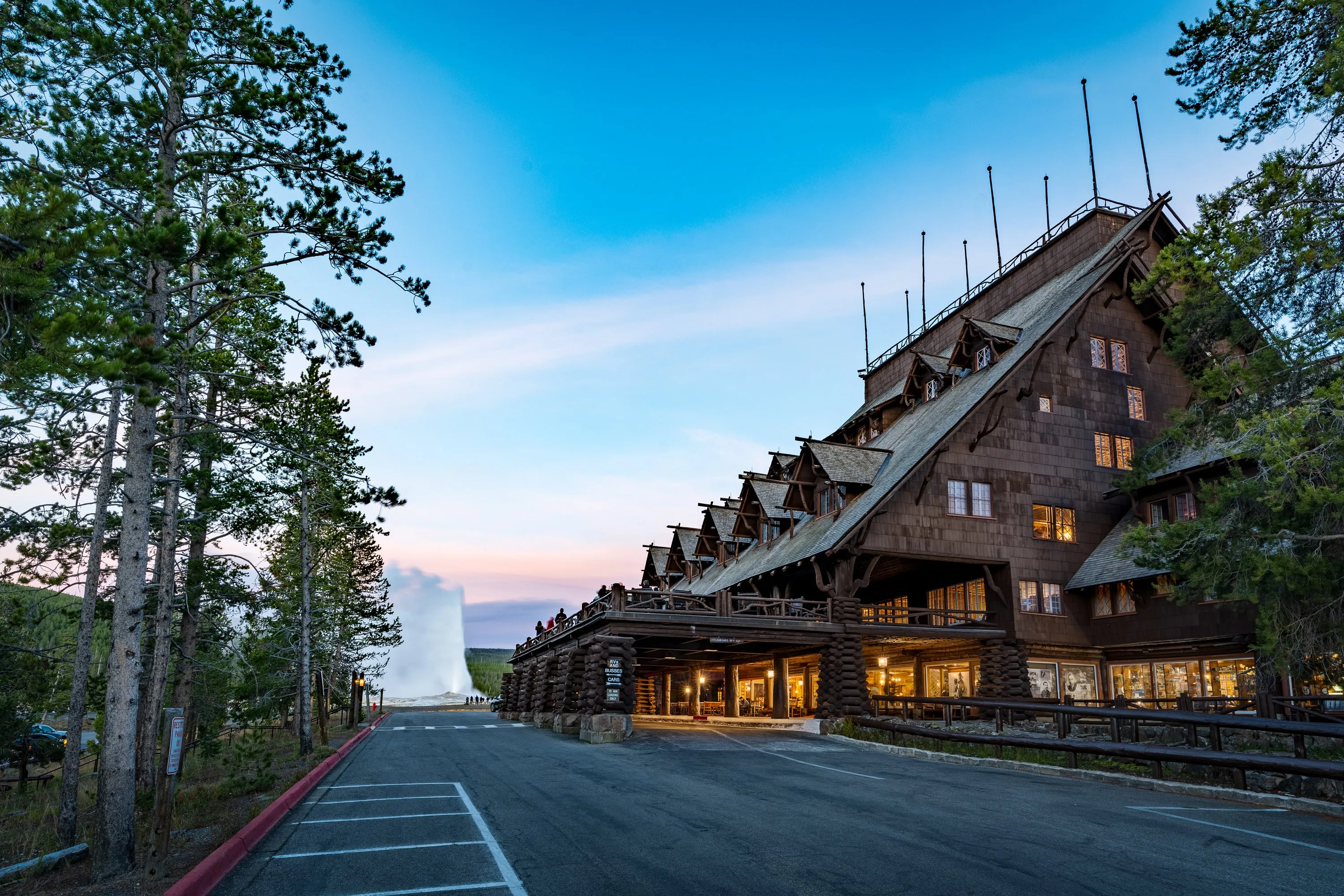 post-Ultimate Guide to the Best Places to Stay Near Yellowstone National Park