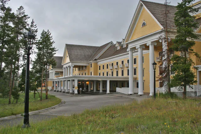 Lake Yellowstone Hotel luxury accommodation near park