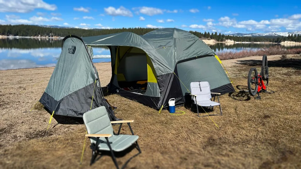 North Face Wawona 6 tent showing spacious vestibule area